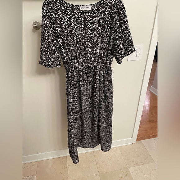 Citrus and lemon long midi black and white dress with sleeves - Picture 2 of 2